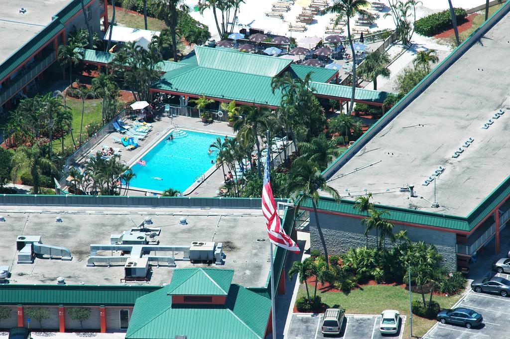 Wyndham Garden Fort Myers Beach Exterior photo